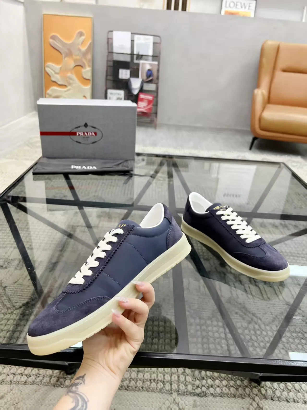 P380 Yuan 38-45 Prada Prada’s new men’s leather sports shoes, the highest version on the market, any comparison is welcome🆚! The original leather has excellent texture and is super high-end! Fetal sheep net lining imported from Italy, removable pad! Luxurious materials and fine workmanship, highly recommended!